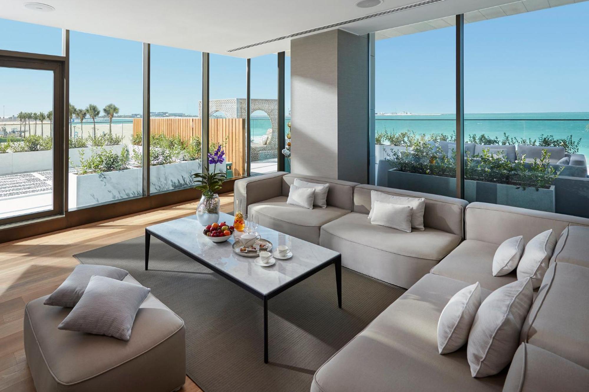 Mandarin Oriental Jumeira, Ντουμπάι Εξωτερικό φωτογραφία The living room of a penthouse suite at the Waldorf Astoria Ras Al Khaimah