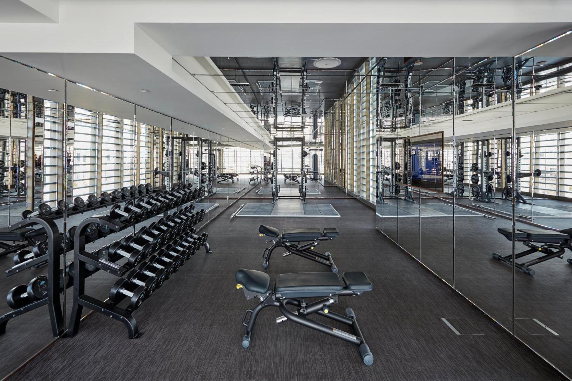 Mandarin Oriental Jumeira, Ντουμπάι Εξωτερικό φωτογραφία The gym at The Standard East Village